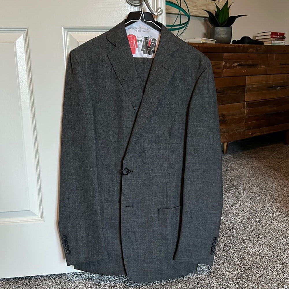 Brooks Brothers 2 piece men’s suit in dark grey